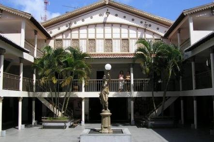 Frente do Teatro Alberto Maranhão - Foto: Mansueto77 (Licença-Dominio publico)