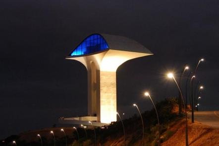 Parque da cidade Dom Nivaldo Monte à noite - Foto: Humberto Diógenes (Licença-cc-by-sa-2.0)