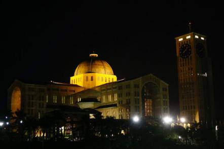 Santuário de Aparecida se destaca entre todos pela sua magnitude - Foto: Miguel Schincariol