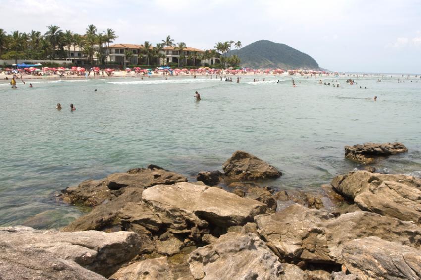 Praia de Pernambuco (é uma das praias preferidas do publico jovem) - Foto: Miguel Schincariol