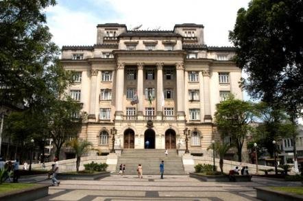 Paço Municipal (o palácio José Bonifácio que abriga o paço municipal de Santos foi construído entre 1937-39 - Foto: Miguel Schincariol