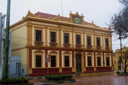 Prédio da Prefeitura Municipal - Foto: Leandro da Silva Bertoncello (Licença-cc-by-sa-3.0)