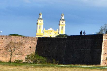 Forte D. Pedro II e Igreja Matriz Nossa Senhora da Assunção - Foto: Pantalh (Licença-cc-by-sa-4.0)