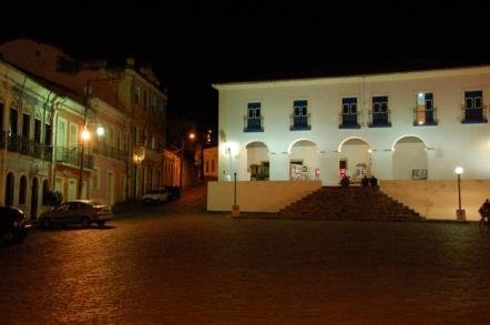 Prefeitura Municipal à noite  - Foto: Rita Barreto - Setur-Ba (Licença: cc-by-sa-3.0)
