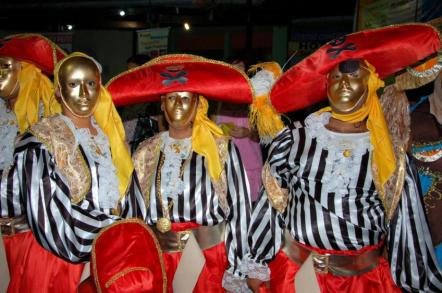 Os mascarados (Carnaval de Maragogipe) - Foto: Rita Barreto - Setur-Ba (Licença CC-BY-SA-30)