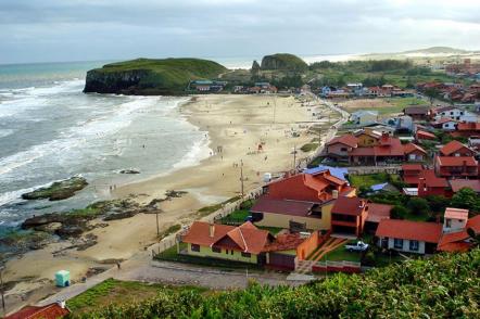 Praia da Cal vista do Morro do Farol - Foto: Tetraktys (Licença-cc-by-sa-3.0)