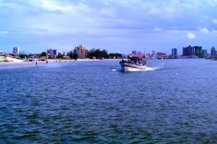 Vista do Rio Tramandaí a partir da Barra de Imbê - Foto: Gustavo Kunst (Licença-Dominio publico)