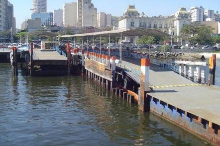 Pier de atracação das balsas de Niteroi - Foto: Anna Carol - (Licença cc-by-sa-2.0)