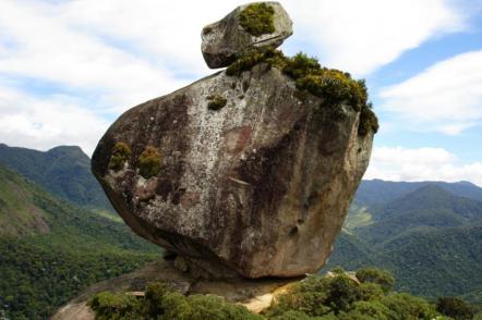 Pico do Peito do Pombo - Foto: Eduardo Ferreira (Licença cc-by-sa-3.0)