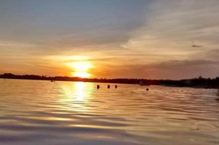 Por do Sol em São Pedro da Aldeia - Foto: Olavo Moraes (Licença cc-by-sa-3.0)