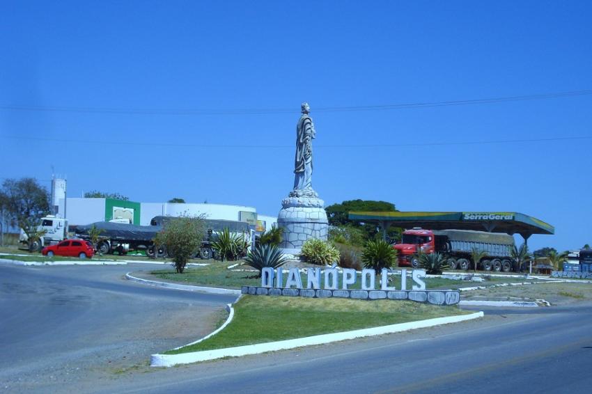 Dianópolis - Entrada da cidade - Foto: Eduardo Revoredo  (Panoramio)