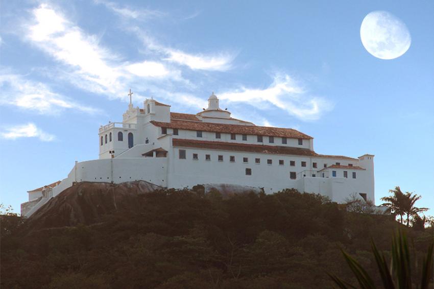 Vista do Convento da Penha - Foto: Juniorzzi (LicenÃ§a-cc-by-sa-3.0)
