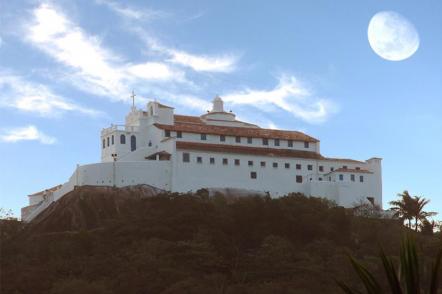 Vista do Convento da Penha - Foto: Juniorzzi (Licença-cc-by-sa-3.0)