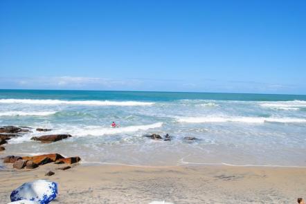Praia da Tiririca - Foto: Gabriel Carvalho - Setur-Ba (Licença: cc-by-sa-3.0)