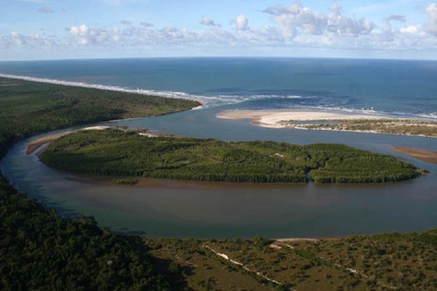 Vista aérea da Ilha de Comandatuba (Povoado Pedras de Una.) - Foto: Alvinho Moraes