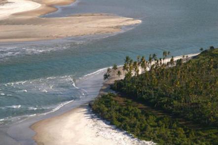 Vista aérea da Ilha de Comandatuba (Praia da Independência) - Foto: Alvinho Moraes