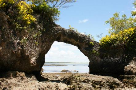 Ilha da Pedra Furada  - Foto: Solange Rossini - Setur-Ba (Licença cc-by-sa-3.0)