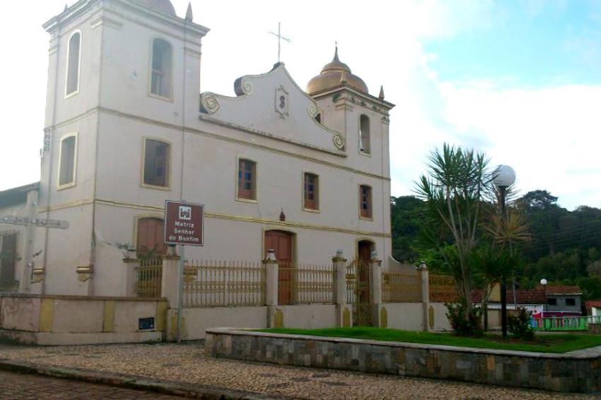 Igreja Matriz de Nilo PeÃ§anha Orla de Nilo PeÃ§anha - Foto: IregiÃµes