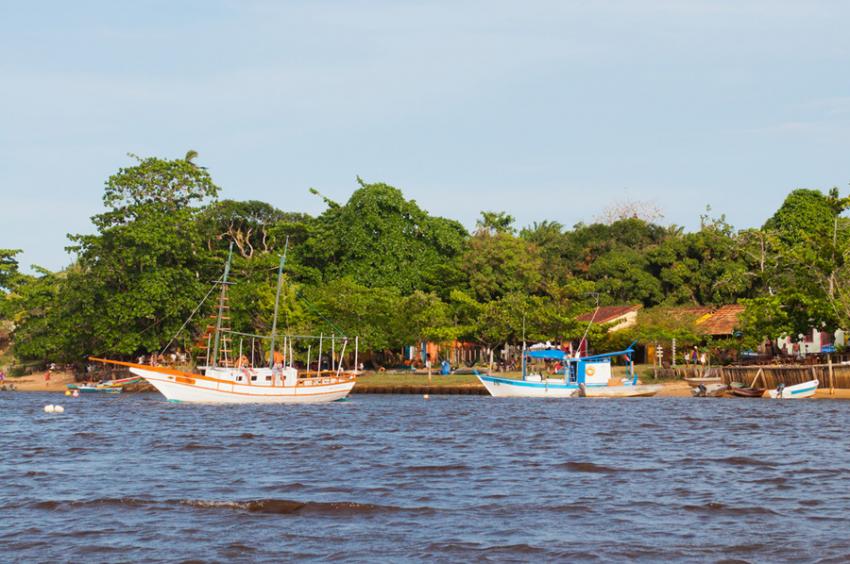 Travessia de barco pelo Rio CaraÃ­va - Foto: Tayse Argolo - Setur-Ba