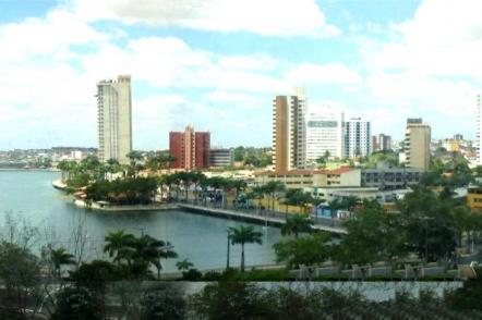 Açude velho e Museu de Arte popular de Campina Grande - Foto: Bruno Coitinho Araujo (Licença-cc-by-sa-3.0)