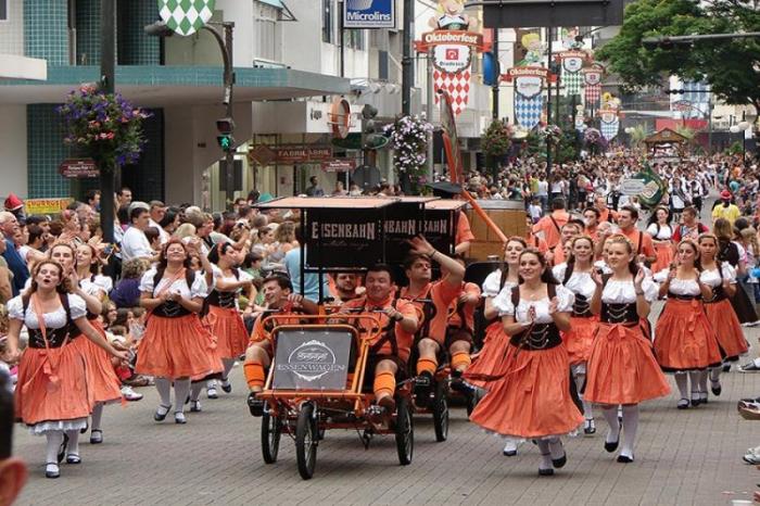 Desfile Oktoberfest - Foto: Divulgação Jaime B.da Silva