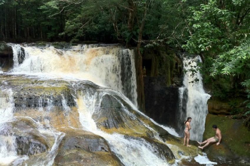 Cachoeira do Complexo Santuário- Presid. Figueredo - Foto: Girlene Medeiros - G1