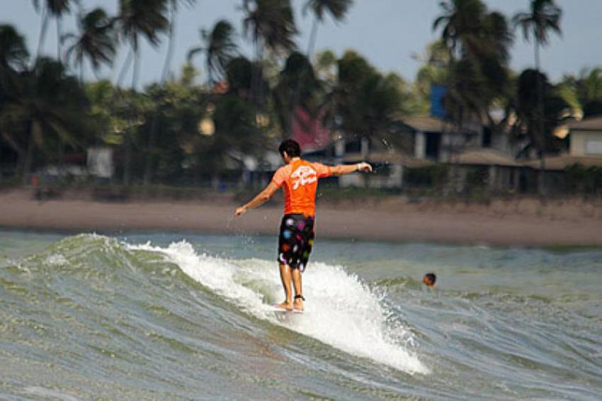 Surf em Itacimirin (Costa dos Coueiros - Camaçari-Ba) Foto: Fabriciano Jr.