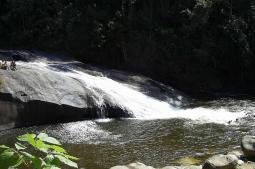 Cachoeira da Maromba (Itatiaia) Foto: Bosquinhos (Licença: CC-BY-SA-3.0)
