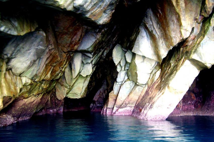 Grutas do Caern 1019-120656-gruta-azul-arraial-do-cabo-foto-celeste-souzagr