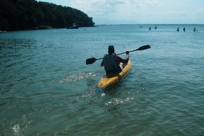 Canoagem em Praia das Encantadas - Ilha do Mel-PR - Foto: Pousada Ilha do Mel (Divulgação)