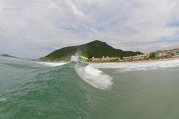 Surf na Praia do Santinho - Florianópolis-SC - Foto: Marcio David (Oceano Surf Wear)