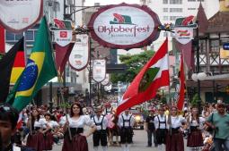 Desfile Oktoberfest - Foto: Clube Bermonks (Divulgação)