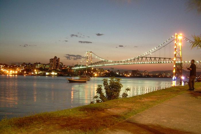 Ponte Hercílio Luz à noite - Foto: Herrstahl Hoefer