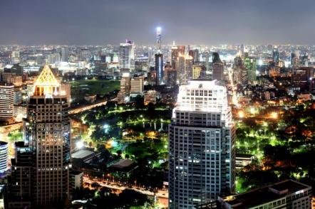 Panorama de Bangkok à noite - Foto: Benh Lieu Song (Licenca-cc-by-sa-3-0)