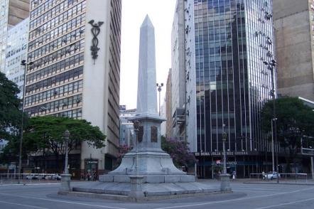 Obelisco da Praça Sete - Foto: Bernardo Gouvea (Licença-cc-by-sa-3.0)