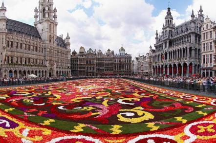 Tapete floral na Grand Place - Foto: Wouter Hagens (Licença-cc-by-sa-3.0)