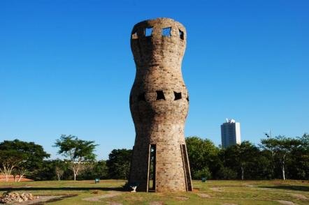 Monumento ao indio no Parque das Nacôes Indígenas - Foto: Leandro Neumann Ciuffo (Licença-cc-by-sa-2.0)