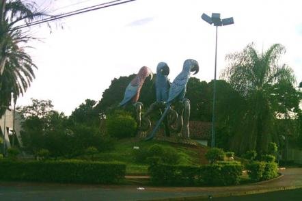 Praça das Araras - Foto: Alexanderps (Licença-Dominio publico)