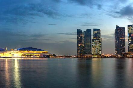 Vista panorâmica centro financeiro à noite - Foto: Chensiyuan (Licença-gfdl)