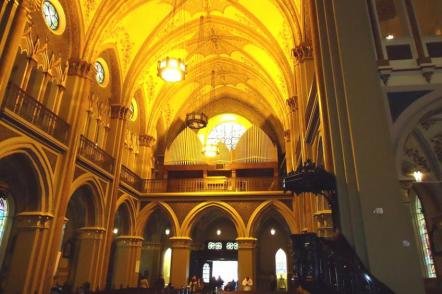Interior da Catedral Metropolitana de Curitiba - Foto: Jcm (Licença-cc-by-sa-3.0)