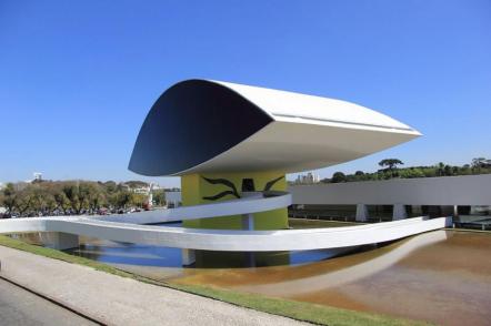 Museu Oscar Niemeyer - Foto: Halley Pacheco de Oliveira (Licença-cc-by-sa-3.0)