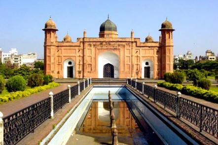 Lalbagh Fort (construido em século XVII por Shaista Khan) - Foto: Hawkeye58 (Licença-cc-by-sa-3-0)