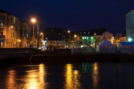 Galway à noite - Foto: Miguel Mendez (Licença-cc-by-sa-2.0)