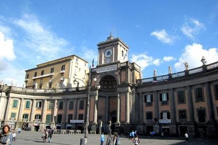 Vista da Piazza dante de Napoles - Foto: Armando Mancini (Licença-cc-by-sa-2.0)