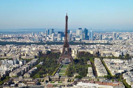 Campo de Marte, Torre Eiffel e Centro Financeiro - Foto: Taxiarchos228 (Licença-cc-by-sa-3.0)