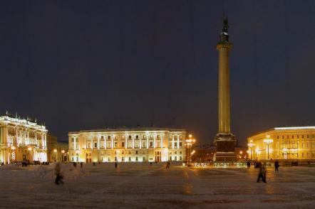Praça imperial e Palacio de inverno - Foto: Ivengo (Licença: Dominio publico)