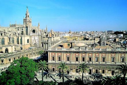 Vista da Catedral e do Archivo de índias - Foto: (Licença-Dominio publico)