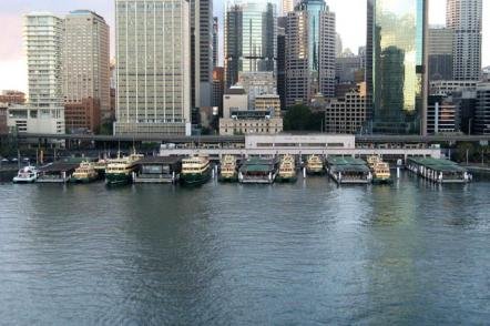 Circular Quay (O principal terminal de balsas de Sidney) - Foto: Mitch Ames (Licença-cc-by-sa-3.0)
