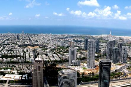 Panorama urbano a partir do centro Azrieli - Foto: Shmuliko (Licença-cc-by-sa-3-0)
