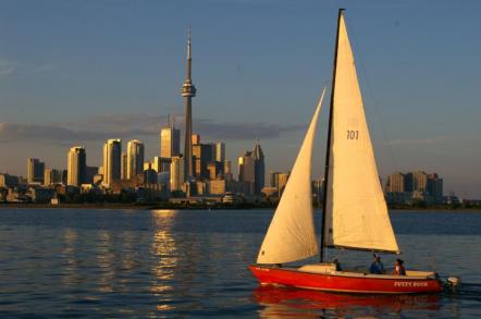 Final de tarde em porto de Toronto - Foto: Mkooiman